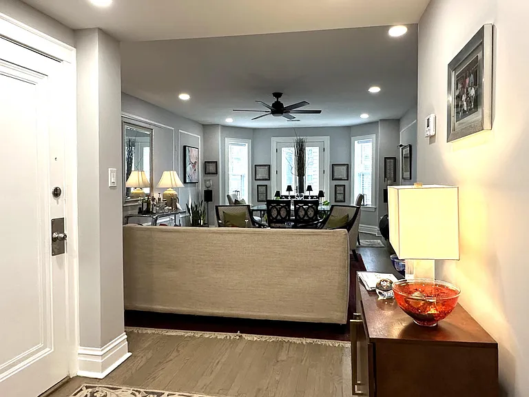 1354 W Carmen Ave #1F — Photo 11