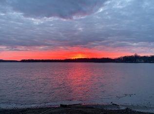 11232 Algonquin Dr, Pinckney, MI
