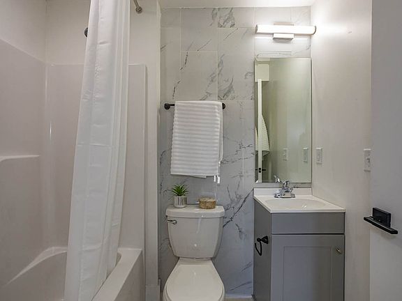5th image of 2950 Summit St #11182683