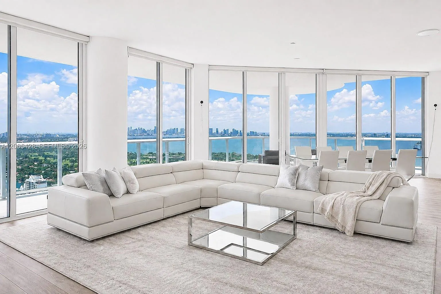 Akoya Condo — Photo 1