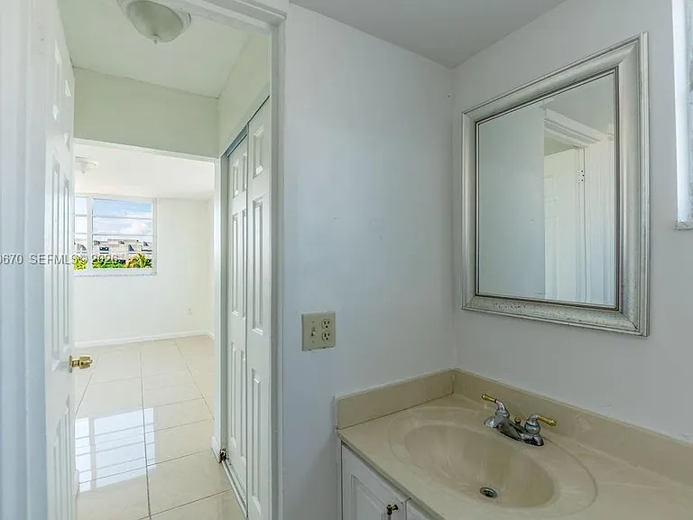 1990 Marseille Dr #402 — Photo 29