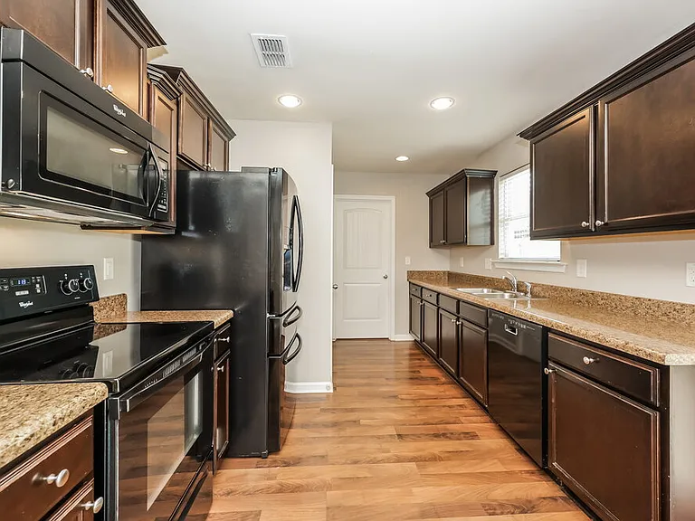 2014 Cobblestone Dr — Photo 7