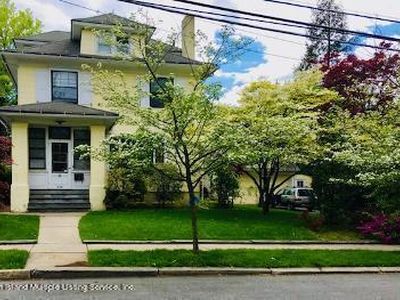 238 College Ave, Staten Island, NY, 10314