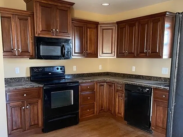 4 bed, 1851 sqft, $1,800 — Photo 2