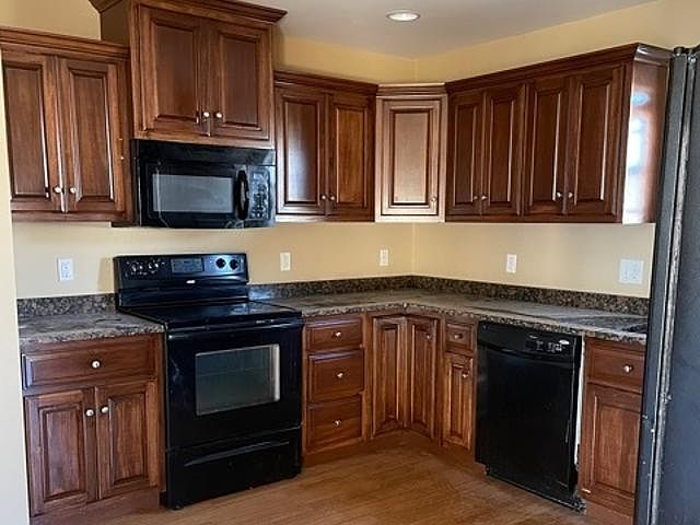 2nd image of 904 Kristin Ct