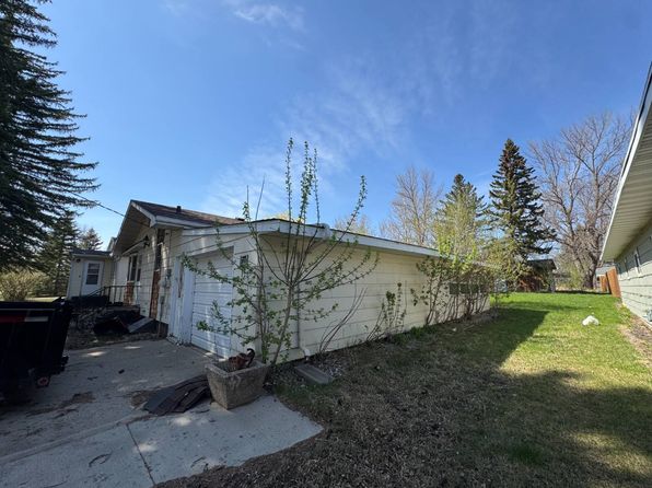 311 14th St NE, Devils Lake, ND 58301