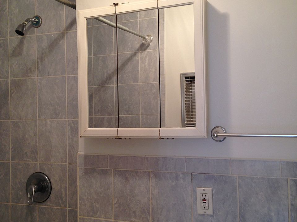 2nd image of 201 E 75th St APT 4C