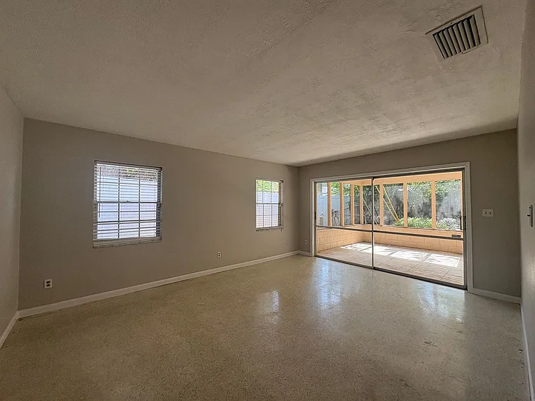 719 Kewannee Trl — Photo 13