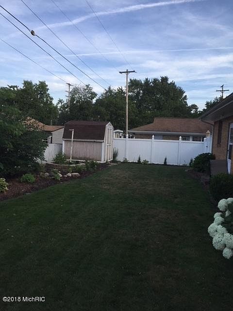 1st image of 708 Larkspur Ave NW