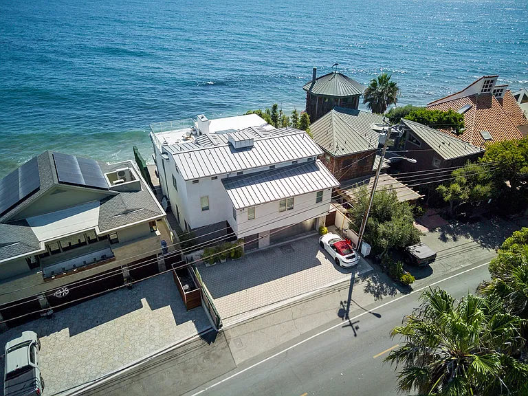 24380 Malibu Rd — Photo 40