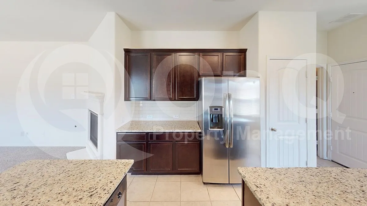3 bed, 2.0 bath, 1456 sqft, $2,049 — Photo 4
