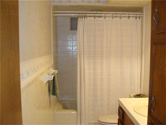 3rd image of 2209 Avenue Q