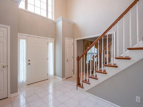 2nd image of 2240 Lovell Ct