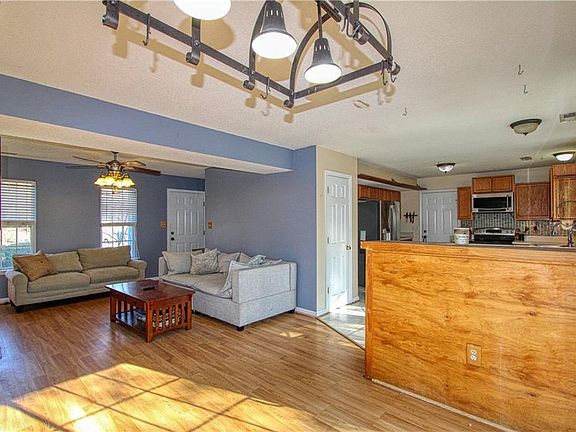 4th image of 3917 Shenandoah Ct
