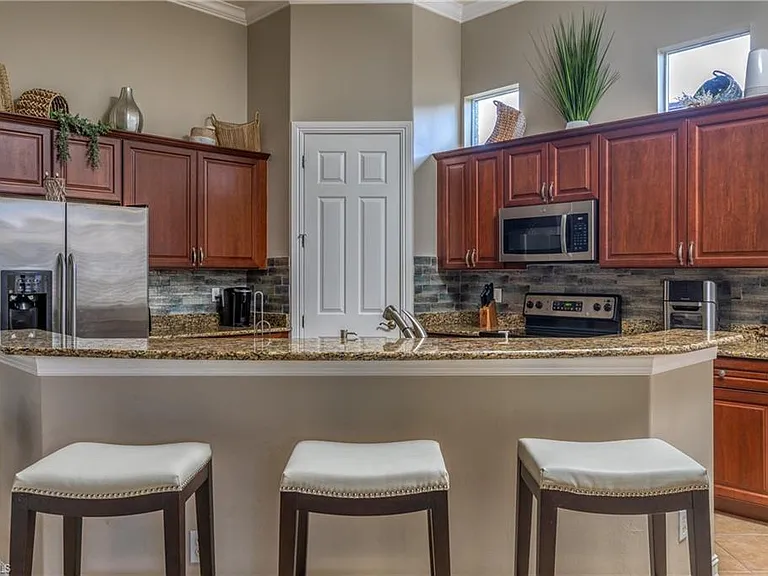 6968 Mauna Loa Ln — Photo 5
