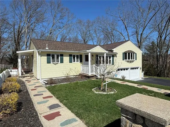 366 Aylsworth Ave, Woonsocket, RI 02895