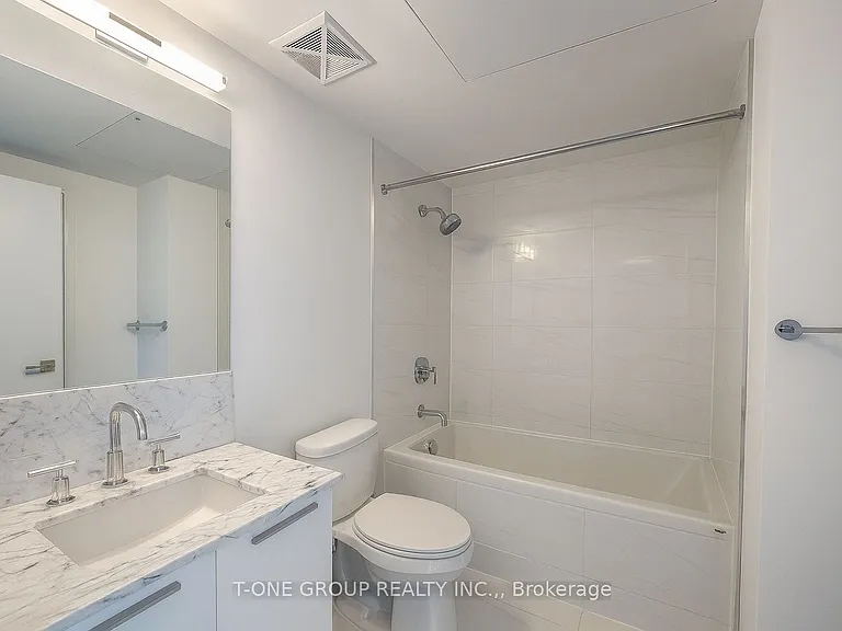 3 Gloucester St #2511 — Photo 4