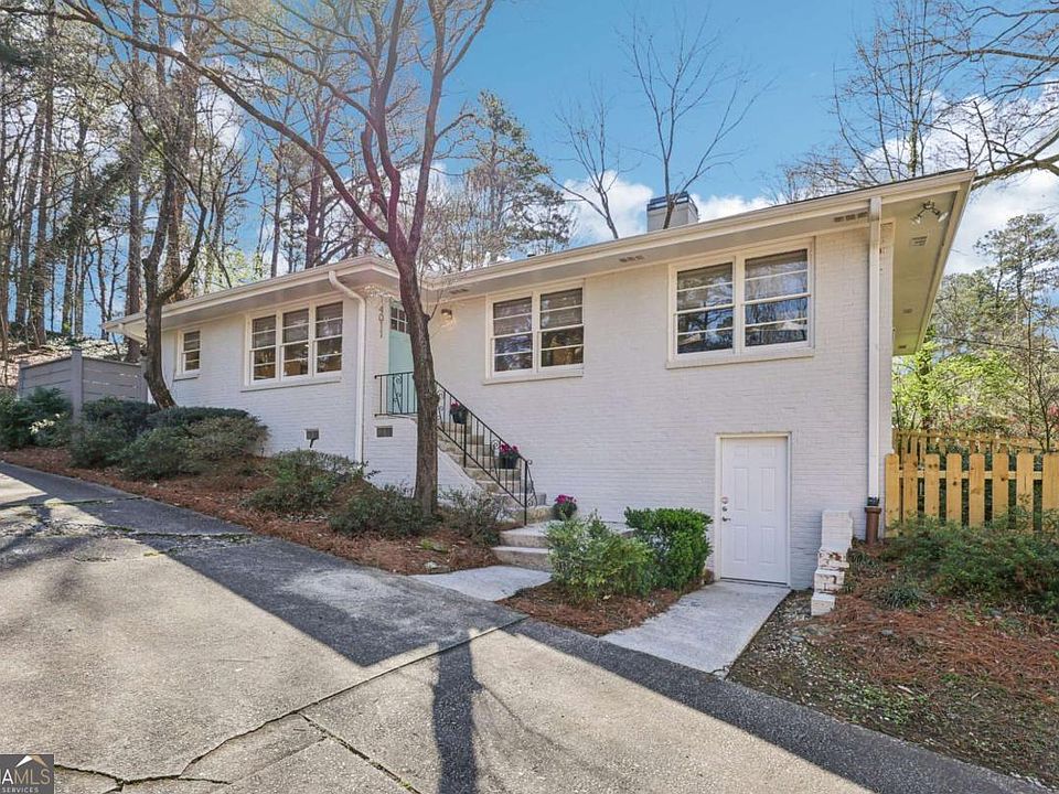 1st image of 4011 Arden Way NE