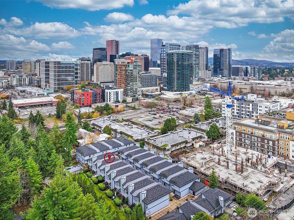 walking distance to Bellevue downtown, Bellevue Square, QFC