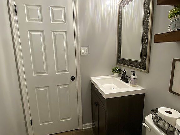 5th image of 1035 Valleybrook Dr