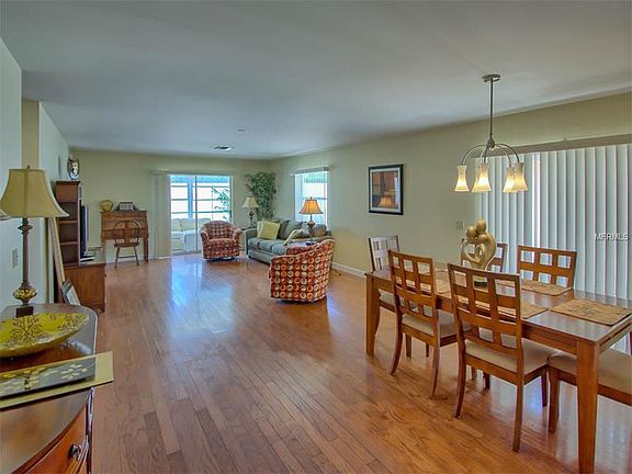 4th image of 909 Mendoza Blvd