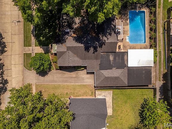 4th image of 805 Sikes Ave