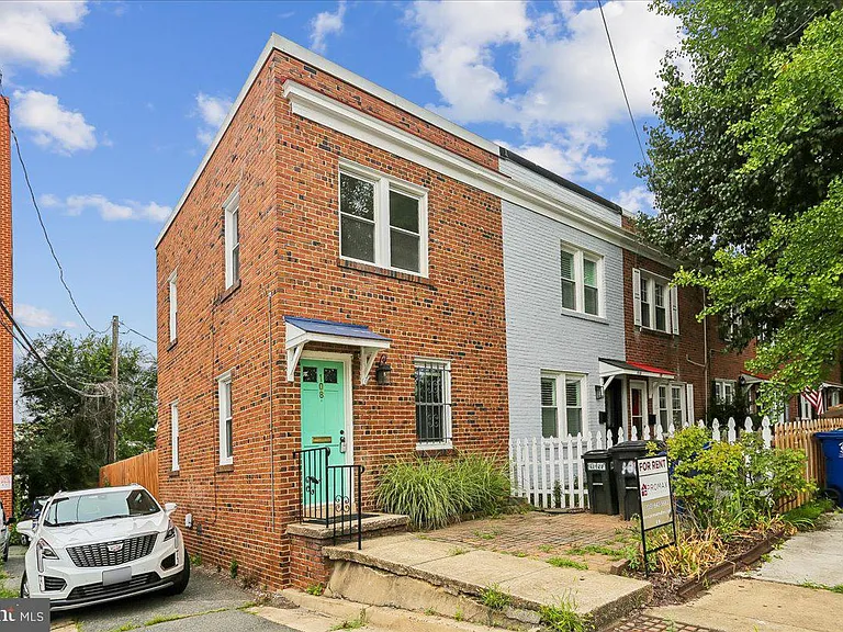108 Baggett Pl — Photo 1