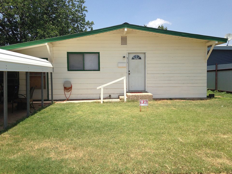 1st image of 215 Rogers Cir
