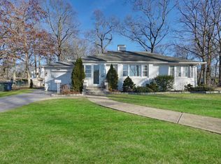 205 Larchwood Ave, Oakhurst, NJ