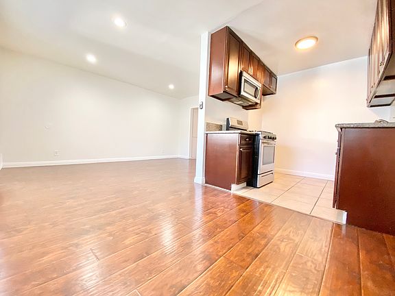 3rd image of 16217 Vanowen St #8