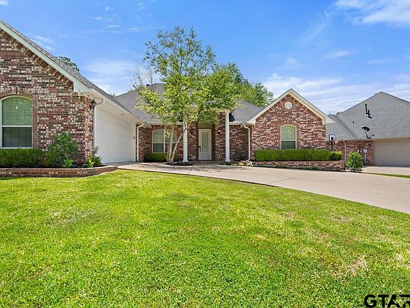 2nd image of 1883 Old Oak Dr