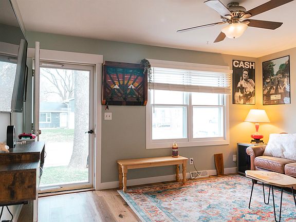 3rd image of 1815 Fairfield Dr