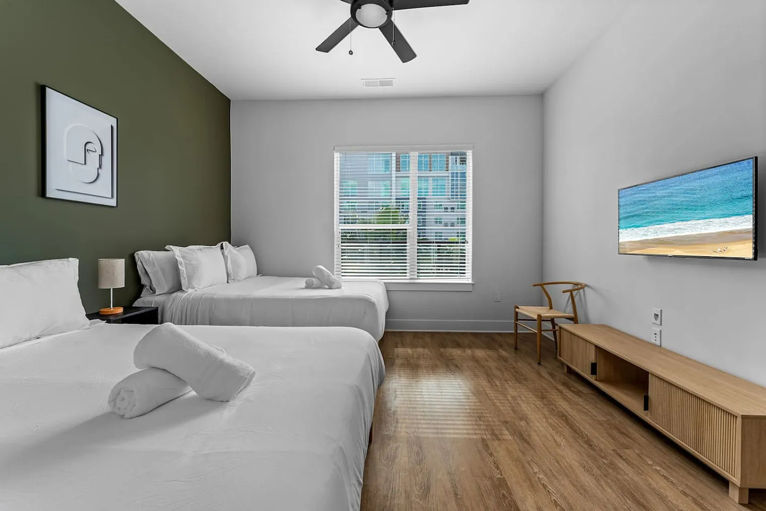 2 bed, 2.0 bath, 1302 sqft, $6,137 — Photo 4
