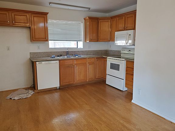 2nd image of 28017 Lakehurst Ave