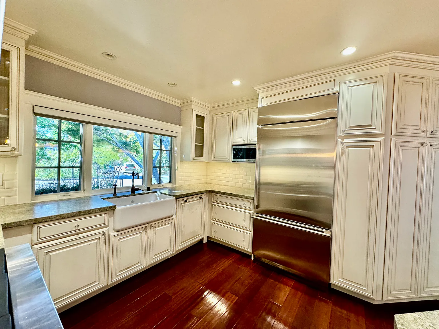 3 bed, 1889 sqft, $10,000 — Photo 4