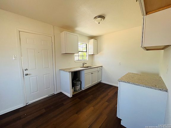4th image of 4935 Eldridge Ave