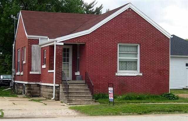 2nd image of 112 Main St N