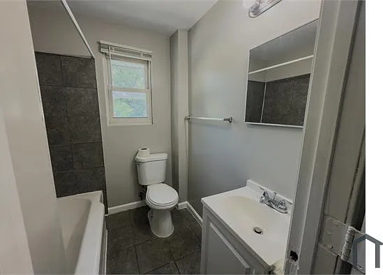 807 48th Pl NE #2 — Photo 5