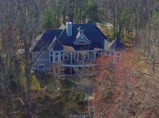 19428 Rosemary Rd, Spring Lake, MI 49456
