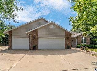 300 N Tamarac Cir, Brandon, SD 57005