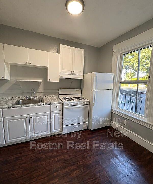 1st image of 64 Hollis St