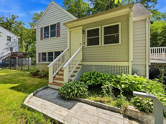 2nd image of 210 Nashua Rd