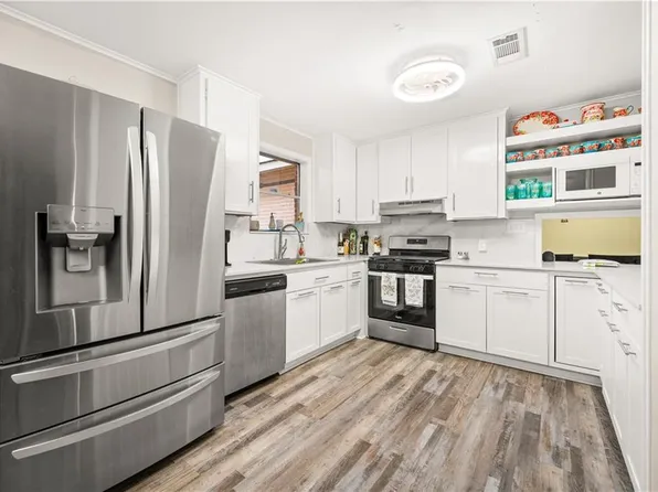 2101 Fairview Ln, Pineville, LA 71360