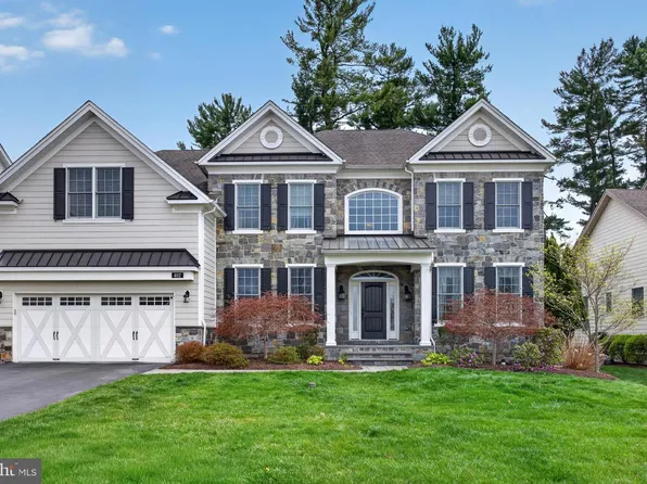 402 Park Hill Ln, Newtown Square, PA 19073