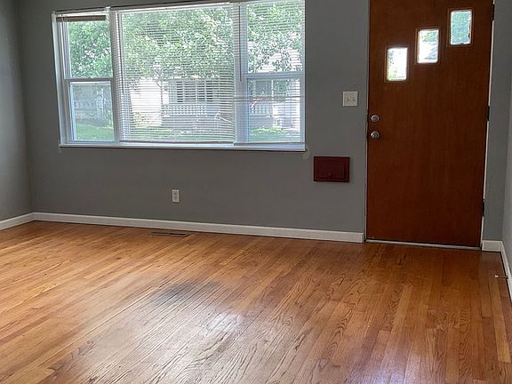 3rd image of 105 S 33rd St #105