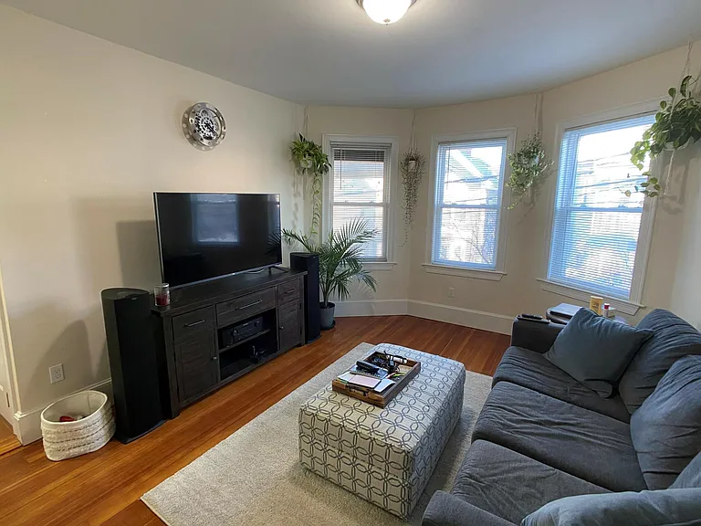 13 Sargent Ave — Photo 1