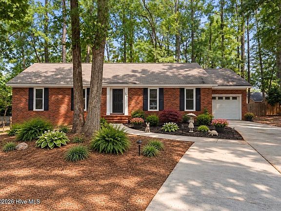 4th image of 128 Silver Maple Court