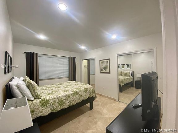 4th image of 8435 Crespi Blvd APT 4