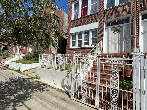 4th image of 961 E 223rd St