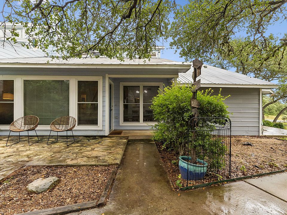 1st image of 19 Deerfield Dr 2
